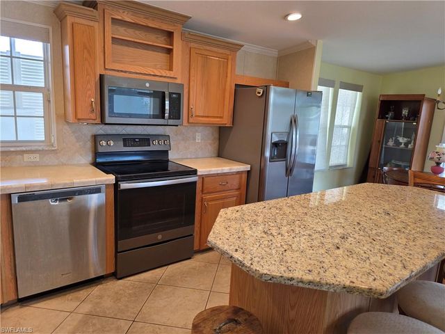 9777 Creekwood LN, Fort Myers, FL 33905