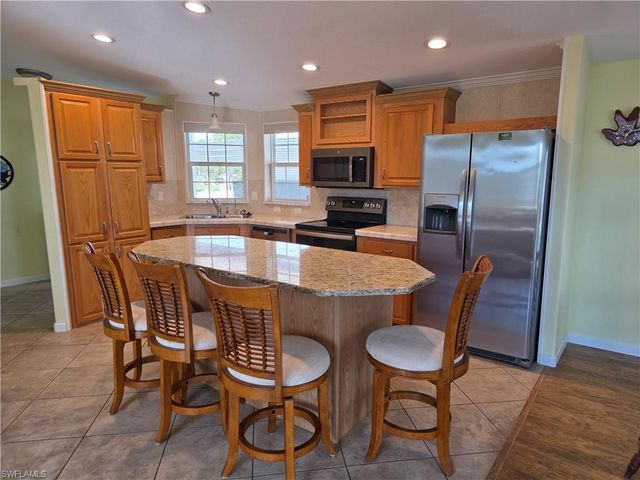 9777 Creekwood LN, Fort Myers, FL 33905