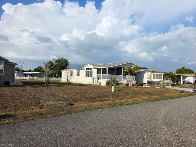 9777 Creekwood LN, Fort Myers, FL 33905