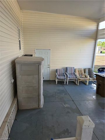 9777 Creekwood LN, Fort Myers, FL 33905