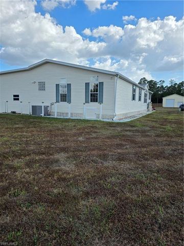 9777 Creekwood LN, Fort Myers, FL 33905