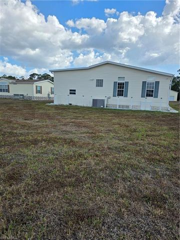 9777 Creekwood LN, Fort Myers, FL 33905