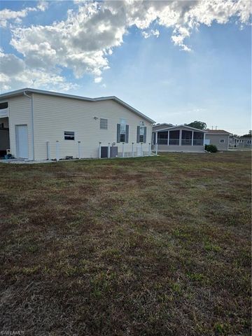 9777 Creekwood LN, Fort Myers, FL 33905