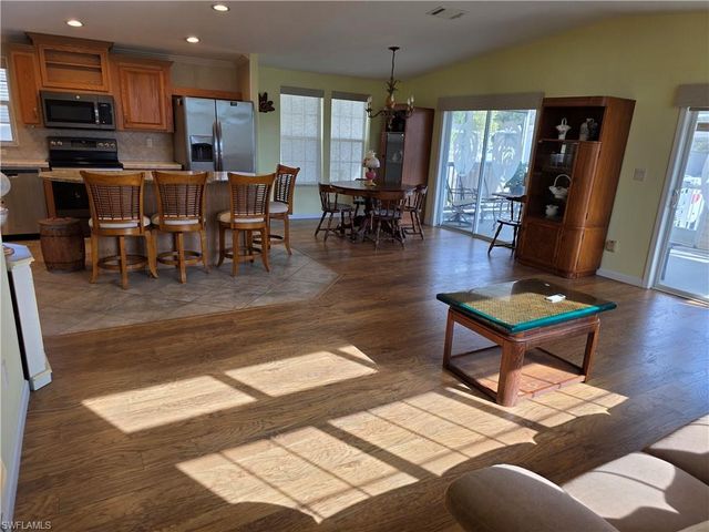 9777 Creekwood LN, Fort Myers, FL 33905