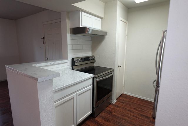 6001 Reims Road, Houston, TX 77036