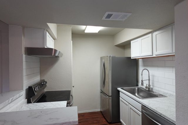 6001 Reims Road, Houston, TX 77036