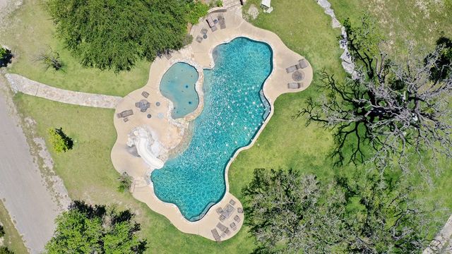 270 Stablewood Springs Dr, Ingram, TX 78025