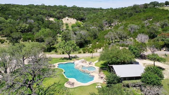 270 Stablewood Springs Dr, Ingram, TX 78025