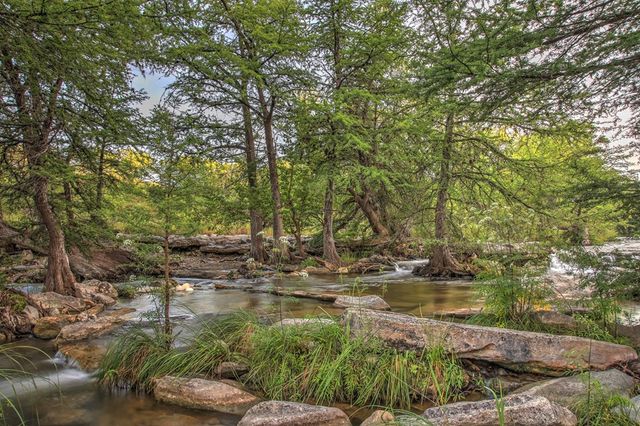 270 Stablewood Springs Dr, Ingram, TX 78025