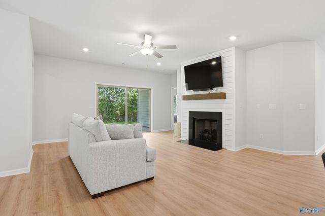 21651 Ginn Point Road, Athens, AL 35613