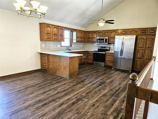 1300 NE 80th Street, Kansas City, MO 64118