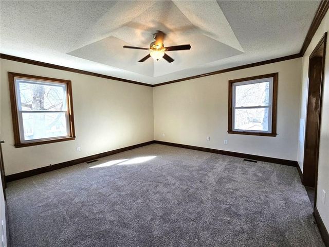 1300 NE 80th Street, Kansas City, MO 64118