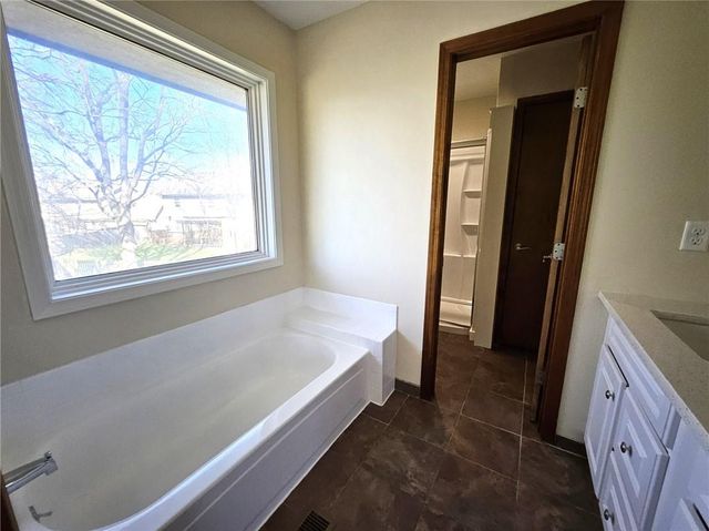 1300 NE 80th Street, Kansas City, MO 64118