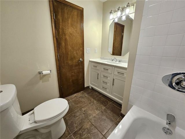 1300 NE 80th Street, Kansas City, MO 64118