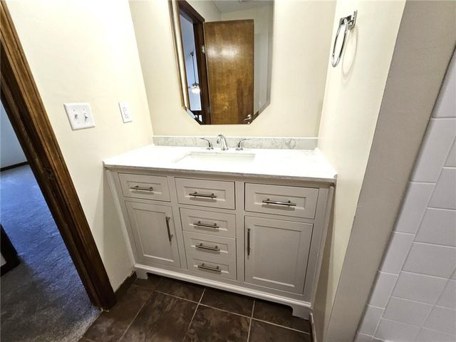 1300 NE 80th Street, Kansas City, MO 64118