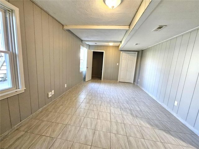 1300 NE 80th Street, Kansas City, MO 64118