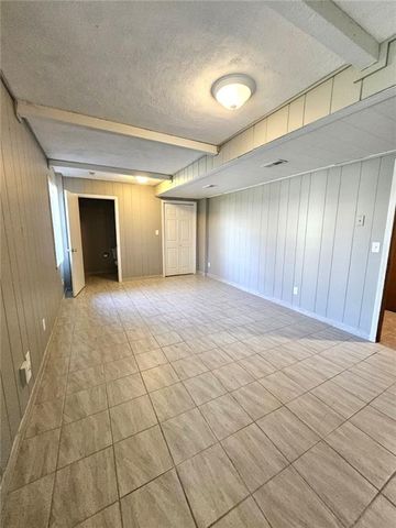 1300 NE 80th Street, Kansas City, MO 64118