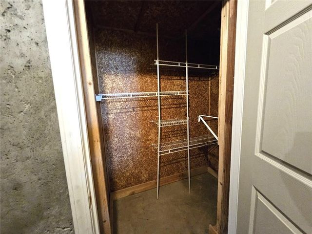 1300 NE 80th Street, Kansas City, MO 64118