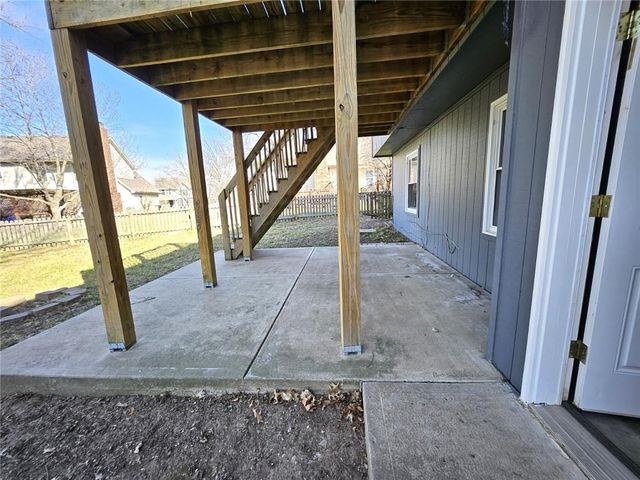 1300 NE 80th Street, Kansas City, MO 64118