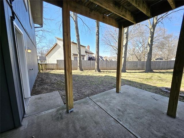 1300 NE 80th Street, Kansas City, MO 64118