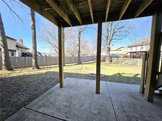 1300 NE 80th Street, Kansas City, MO 64118