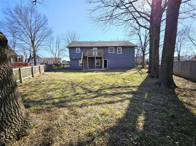 1300 NE 80th Street, Kansas City, MO 64118