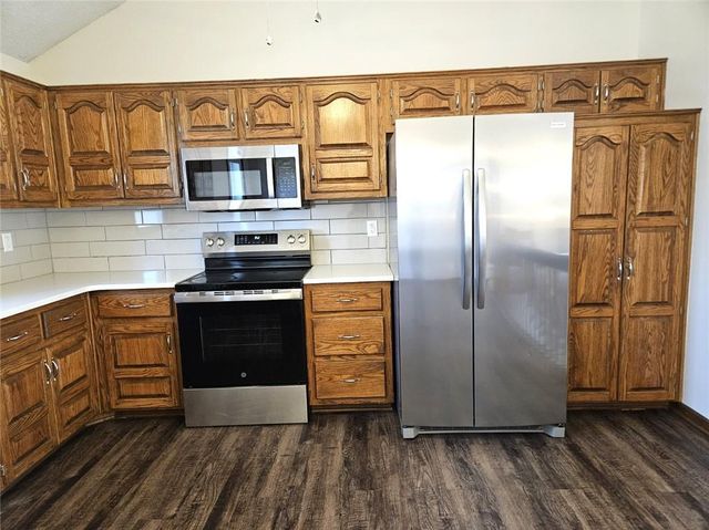 1300 NE 80th Street, Kansas City, MO 64118