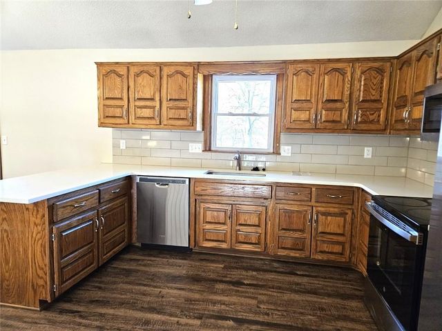 1300 NE 80th Street, Kansas City, MO 64118