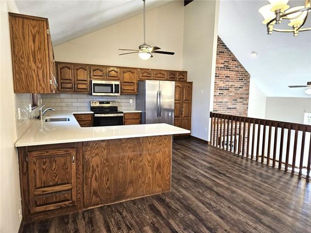 1300 NE 80th Street, Kansas City, MO 64118