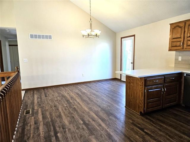 1300 NE 80th Street, Kansas City, MO 64118