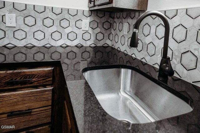 2401 Top View Circle, Sevierville, TN 37876