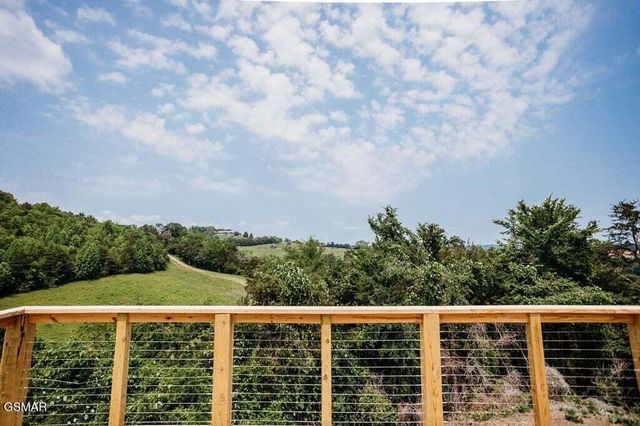 2401 Top View Circle, Sevierville, TN 37876