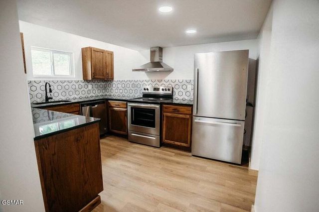 2401 Top View Circle, Sevierville, TN 37876