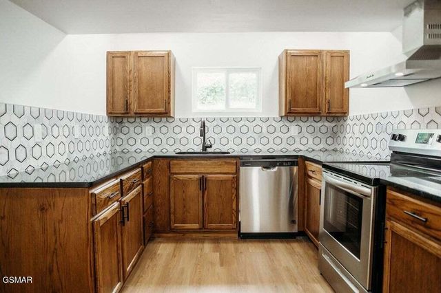 2401 Top View Circle, Sevierville, TN 37876