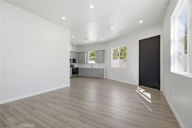 8302 Webb, Sun Valley, CA 91352