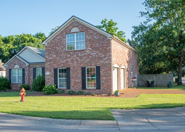 8300 Trading Post Ct, Nashville, TN 37221