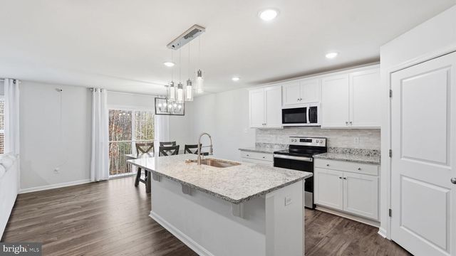 18063 JACKSON DR, Bowling Green, VA 22427