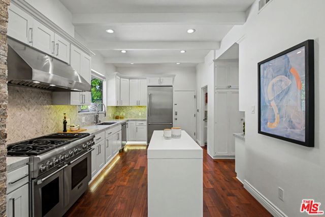 2411 Benedict Canyon Drive, Beverly Hills, CA 90210