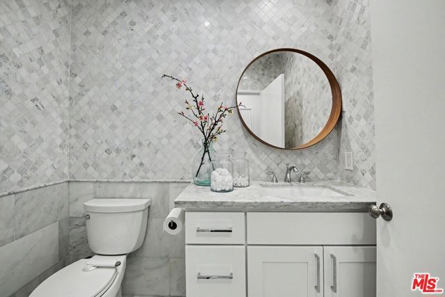 2411 Benedict Canyon Drive, Beverly Hills, CA 90210