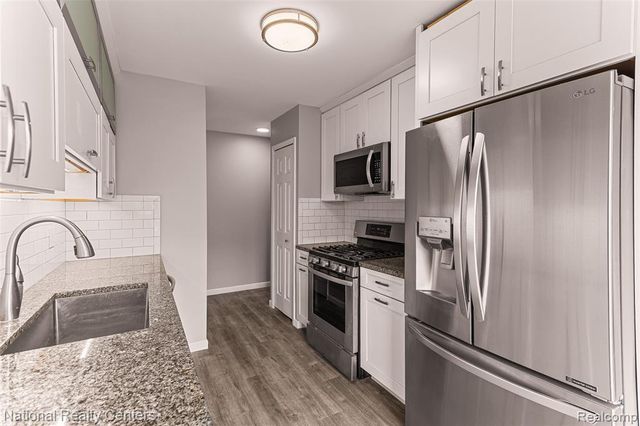 38860 Country Circle, Farmington Hills, MI 48331