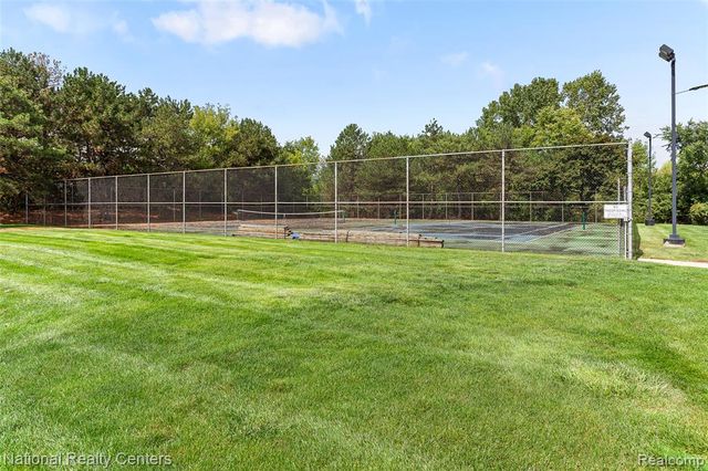 38860 Country Circle, Farmington Hills, MI 48331