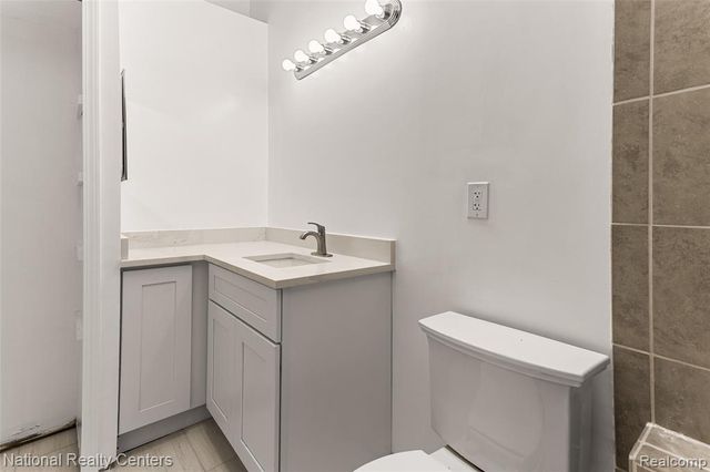 38860 Country Circle, Farmington Hills, MI 48331