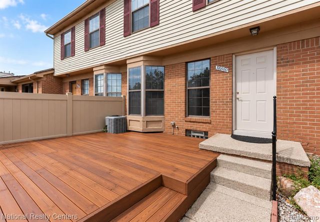 38860 Country Circle, Farmington Hills, MI 48331