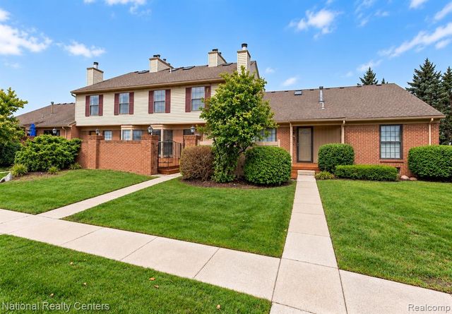 38860 Country Circle, Farmington Hills, MI 48331