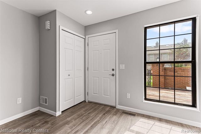 38860 Country Circle, Farmington Hills, MI 48331