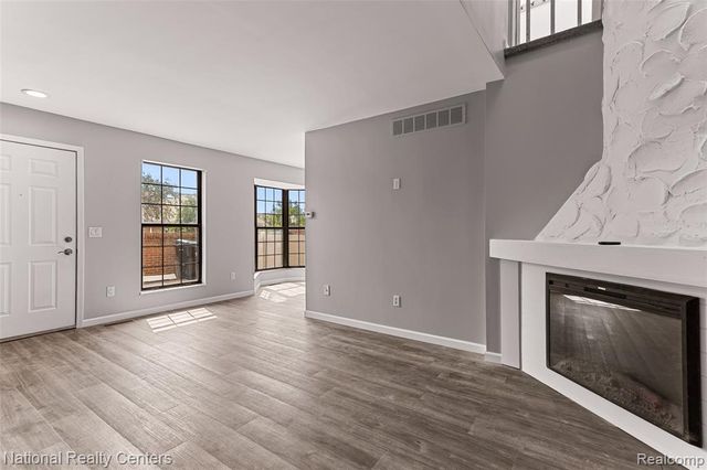 38860 Country Circle, Farmington Hills, MI 48331