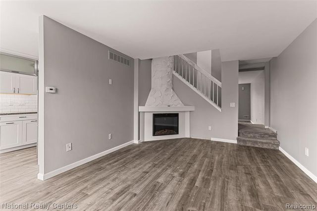38860 Country Circle, Farmington Hills, MI 48331
