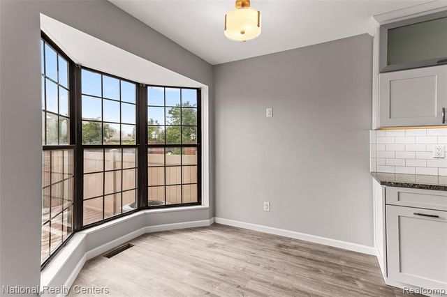 38860 Country Circle, Farmington Hills, MI 48331