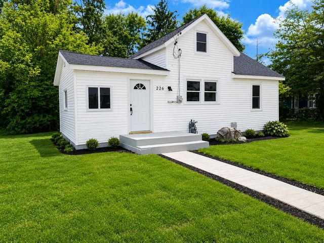 226 Cedar Street Ne, Cedar Springs City, MI 49319
