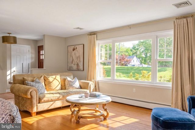 9701 OVERLEA DR, Rockville, MD 20850